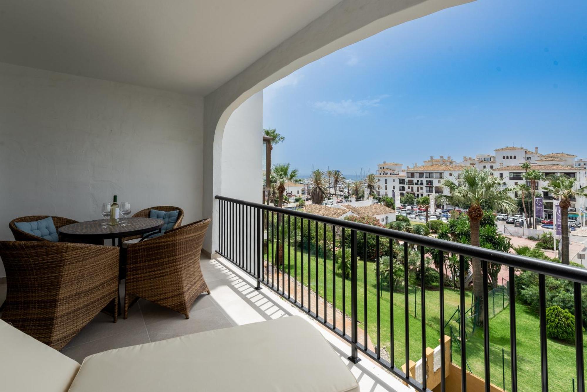 Duquesa Port Retreat Apartman Manilva Kültér fotó