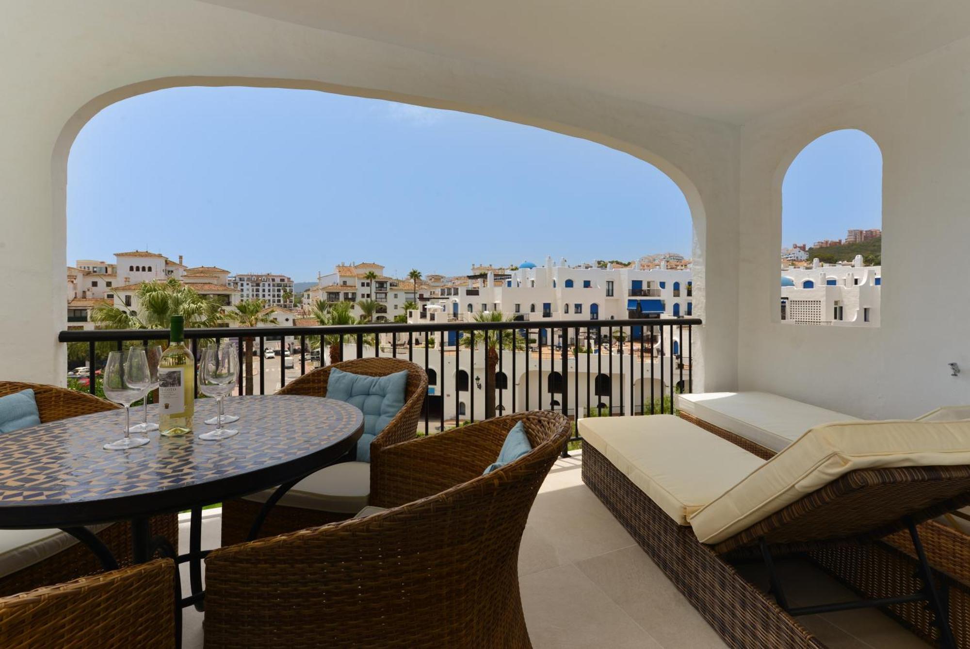 Duquesa Port Retreat Apartman Manilva Kültér fotó